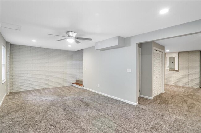 Building Photo - 130 Cedar Creek Ct