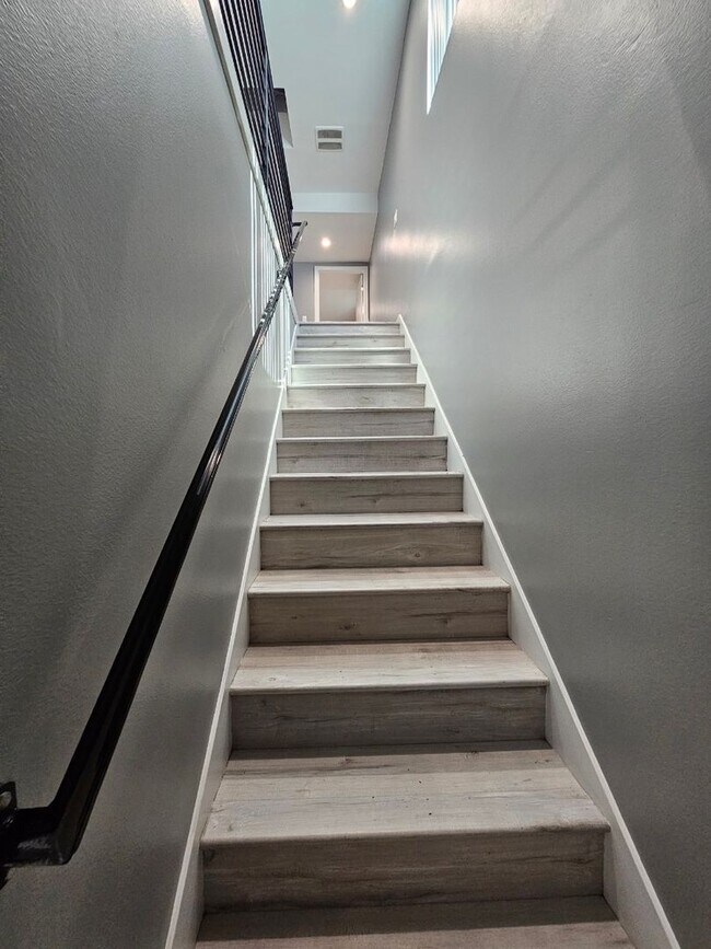 Building Photo - 32(839)