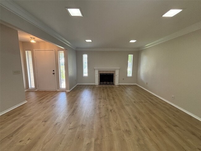 Building Photo - 3302 Wells Dr