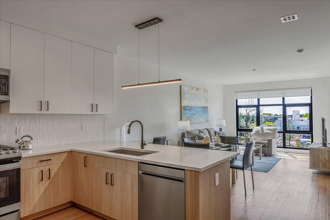 Building Photo - 365 Terhune Rd