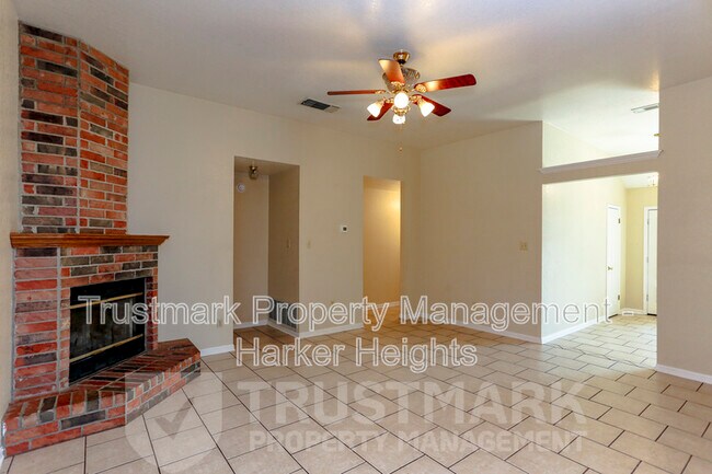 Building Photo - 800 Silver Creek Dr