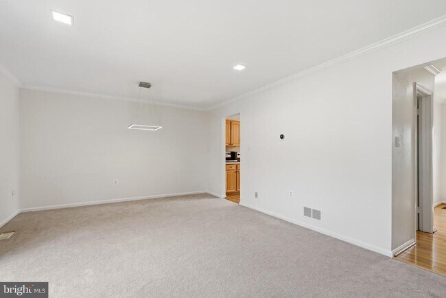 Building Photo - 6002 Mardale Ln
