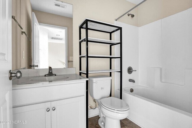 Building Photo - 519 Everett Glades