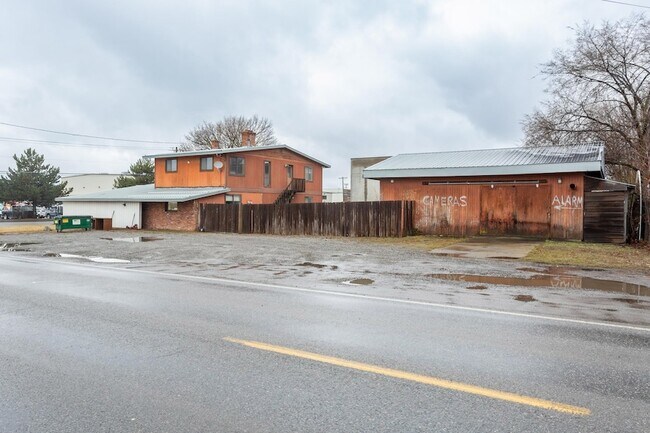 Building Photo - 10623 E Montgomery Ave