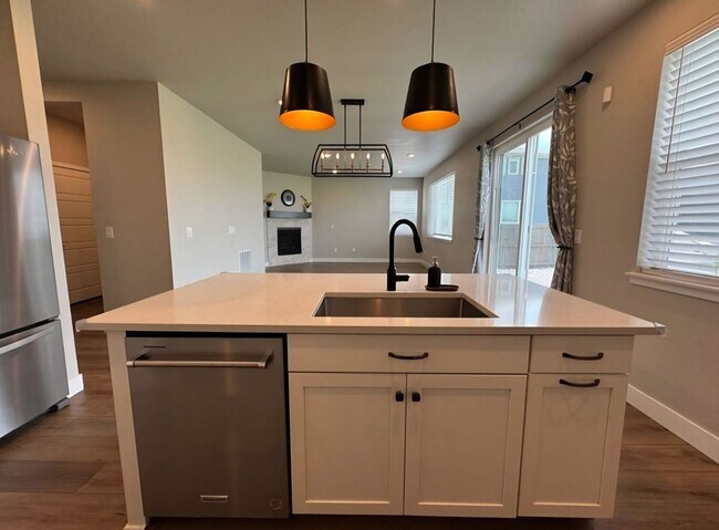 Building Photo - Spacious 3 bed 3 bath 2-story comfortable and stylish home in desirable location in Parker