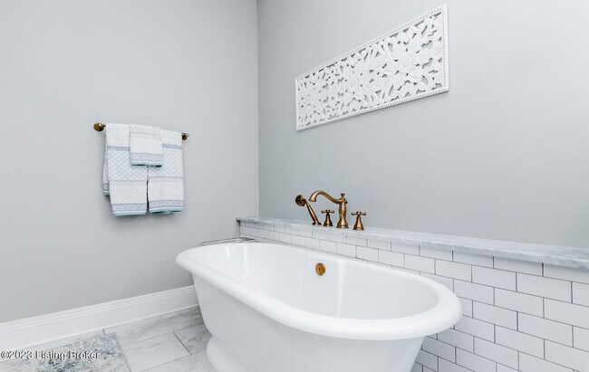 Building Photo - 10400 Meeting St