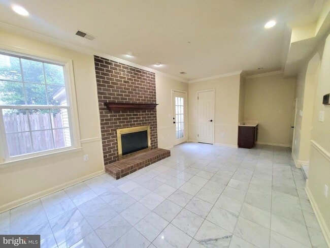 Building Photo - 742 S Granada St