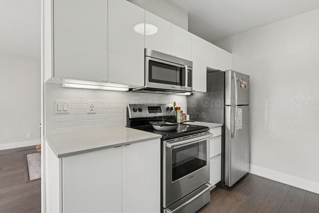 Building Photo - 152 Lakeshore Ct