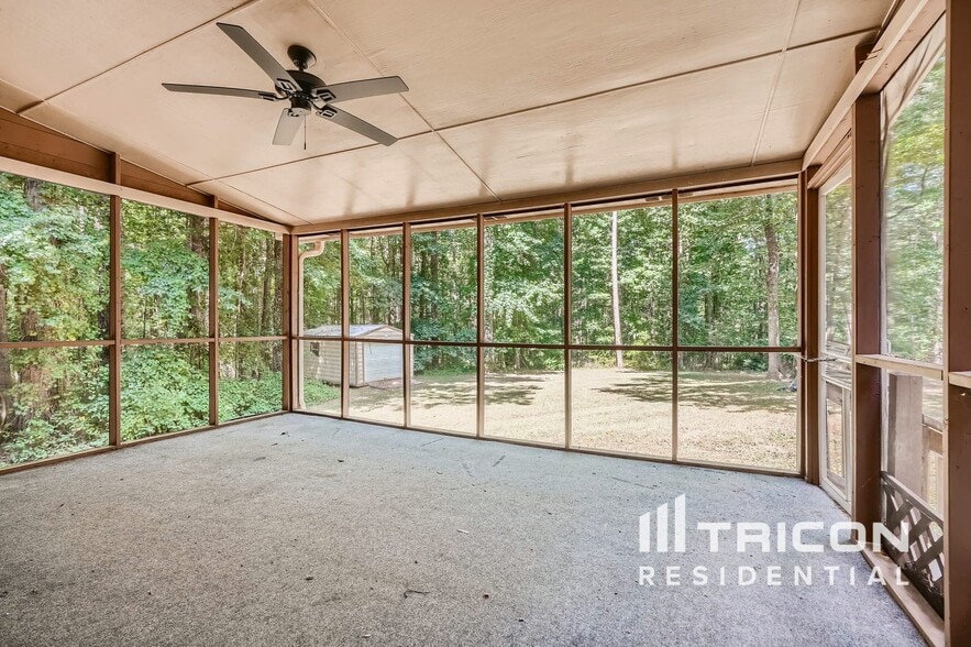 Building Photo - 305 Woodsong Dr