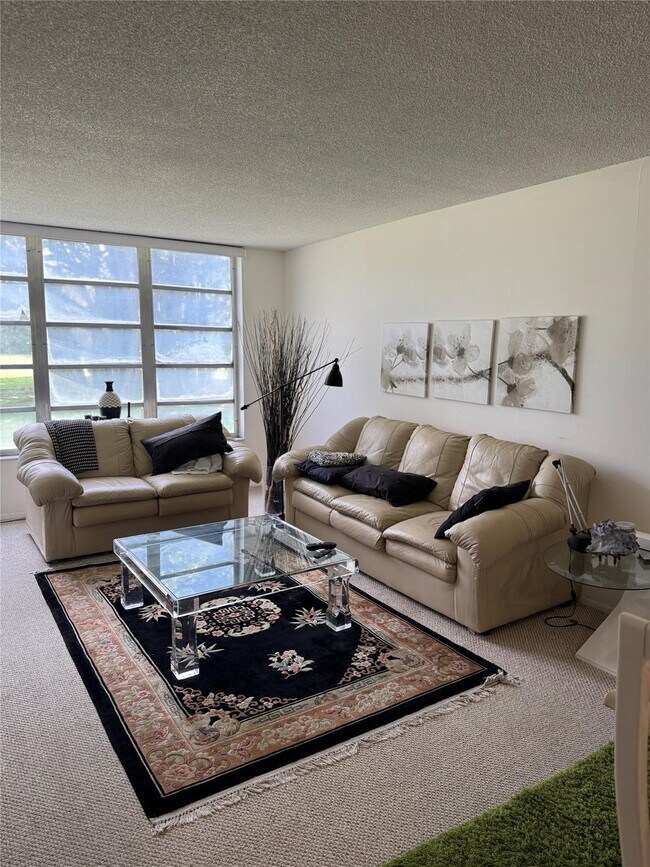 Building Photo - 3000 S Course Dr