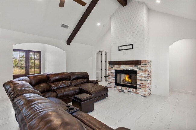 Building Photo - 479 Brown Rd