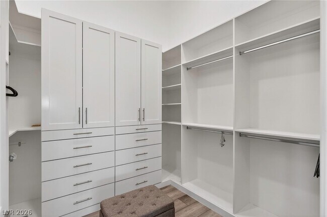 Building Photo - 363 E Robindale Rd