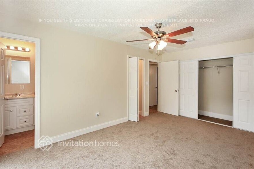 Building Photo - 17420 SW 109th Ave
