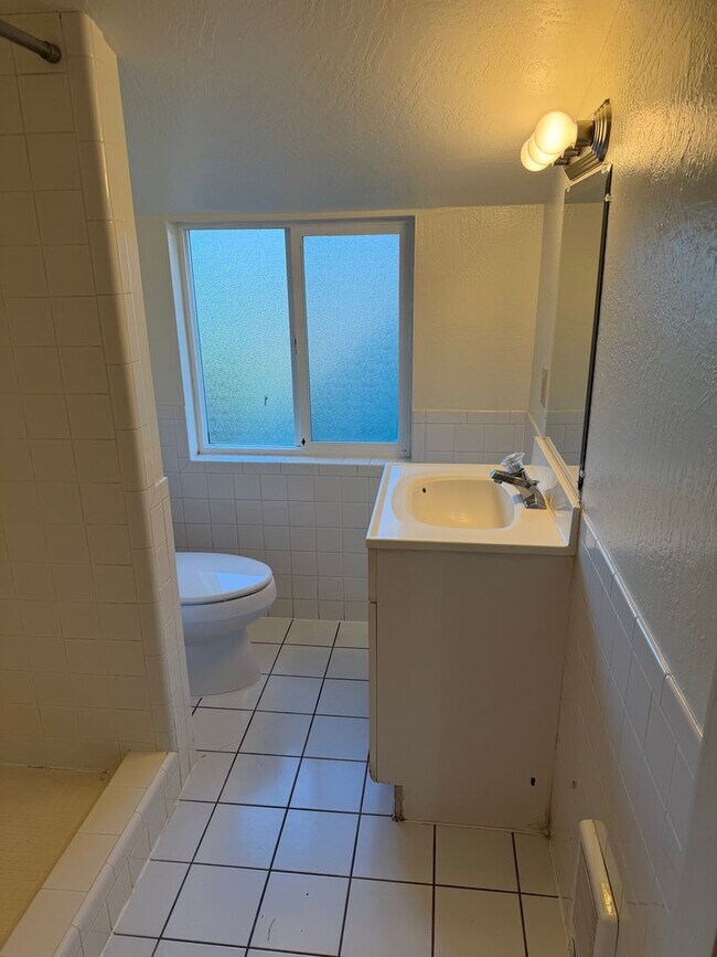 Building Photo - 863 G St