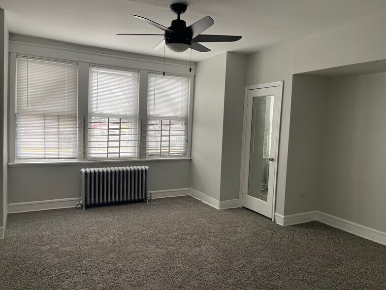 Building Photo - 4123 E Roosevelt Blvd