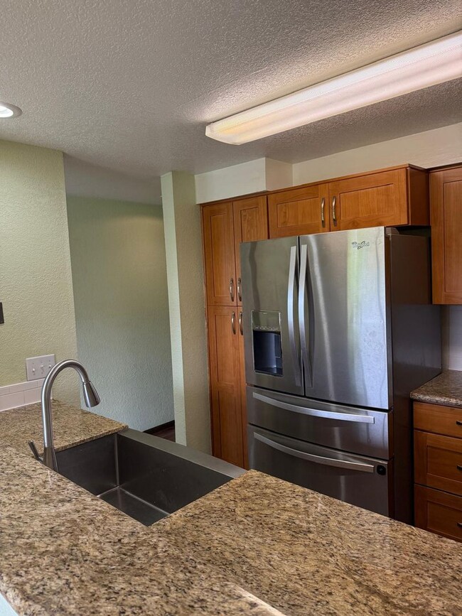 Building Photo - Beautiful 2 bedrooms 1.5 Bath
