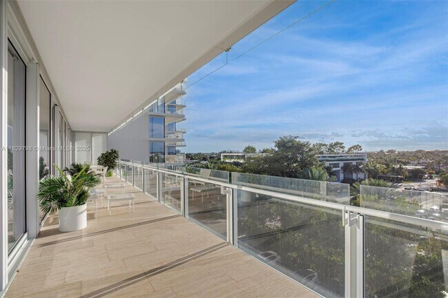 Building Photo - 9111 Collins Ave