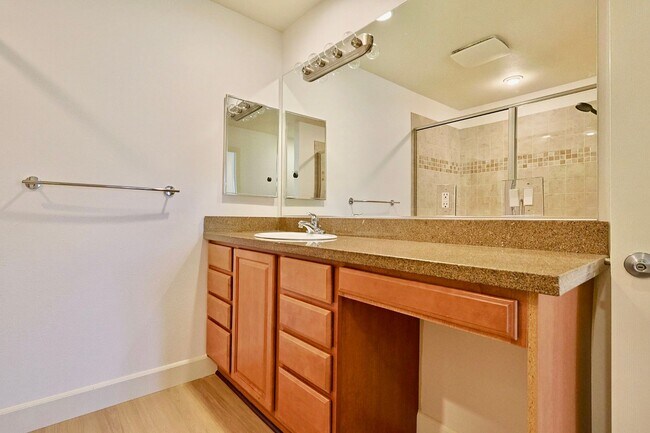 Building Photo - 3181 Pinehurst Dr