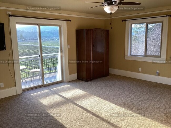 Building Photo - Upper Carriage house Flat with deck & expansive Vineyard and Sunset views