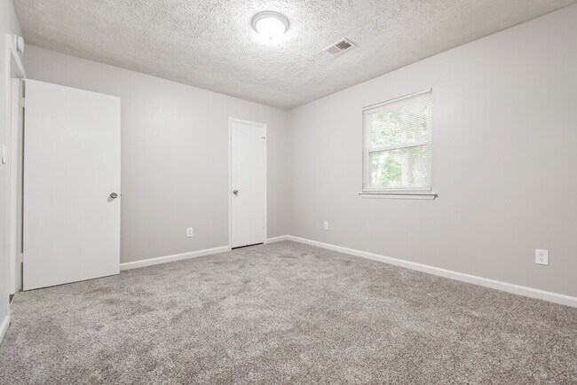 Building Photo - 8985 Yarmouth Dr