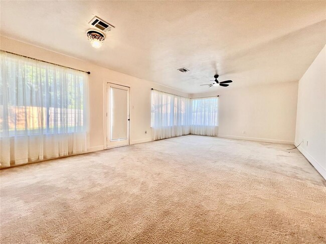 Building Photo - 5015 Summit Lodge Dr