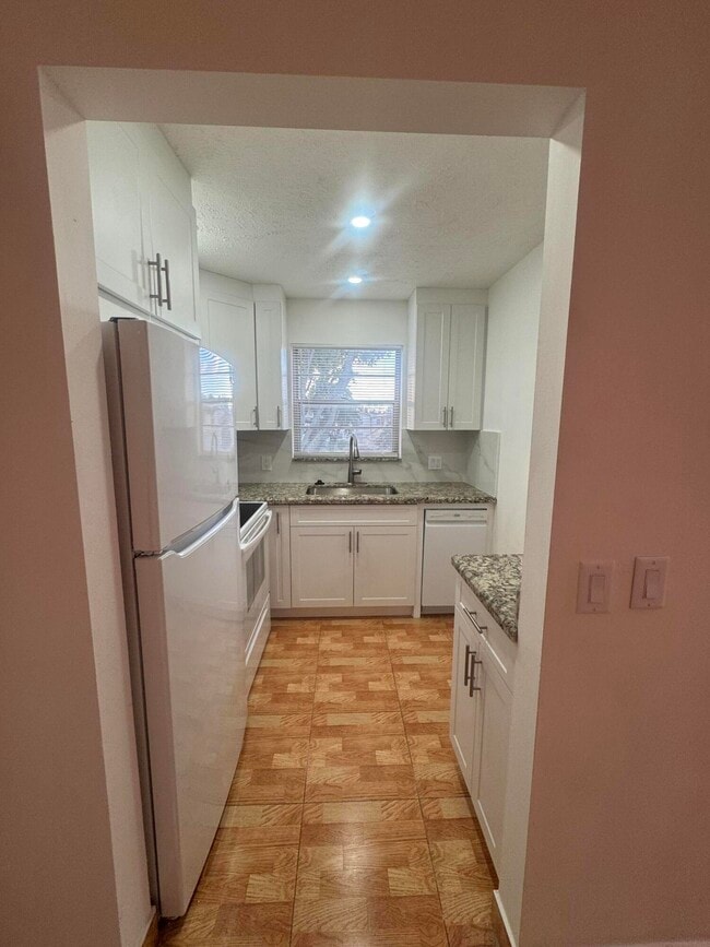 Building Photo - 346 Windsor O