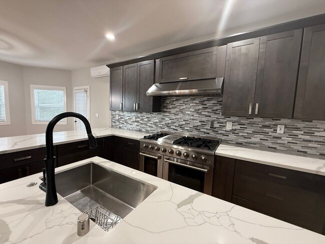 Building Photo - Newer Construction 2,500 Square Foot 3 Bedroom 2.5 Bathroom Fountaingrove House