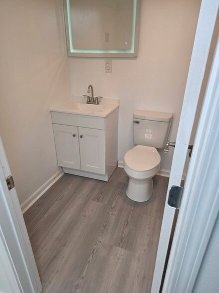 Building Photo - 1844 Line Ave