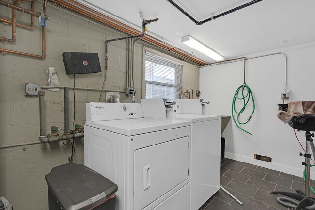 Building Photo - 6420 Spaulding Ave