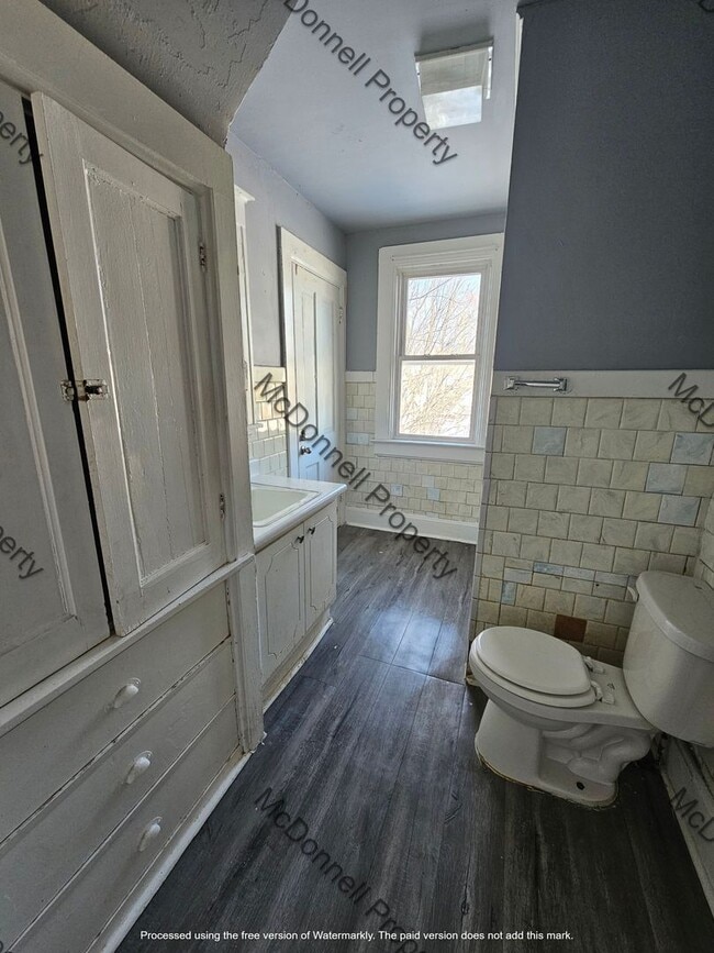 Building Photo - There is a $25 fee per application and eve...