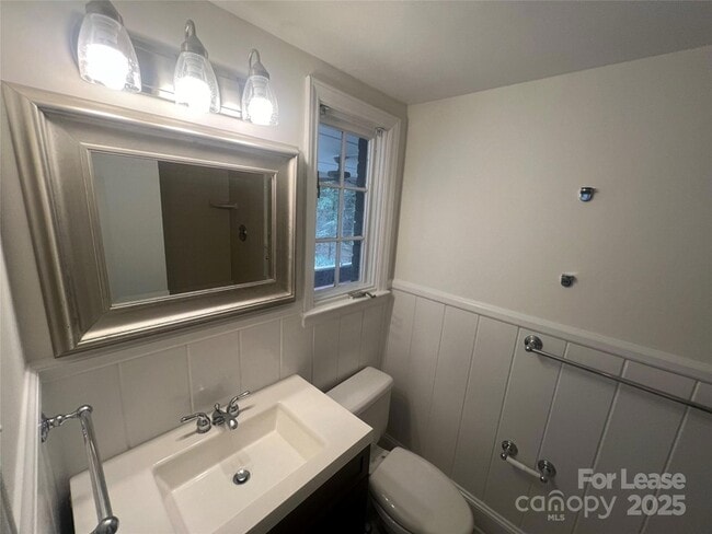 Building Photo - 6611 Lancer Dr