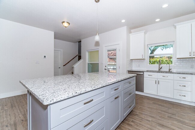 Building Photo - BEAUTIFUL PALLATIUM VILLAS 2-BEDROOM