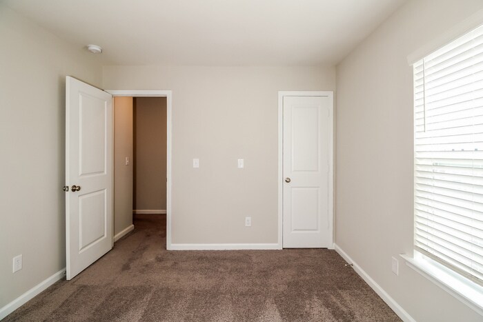 Building Photo - 425 Red Poll Wy