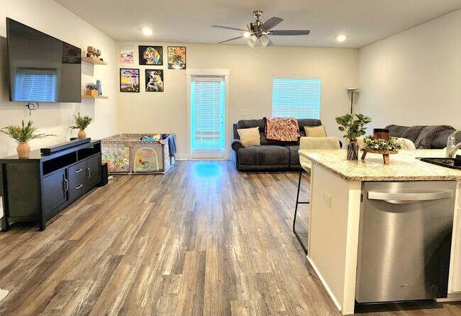 Building Photo - Discover this Stunning 3/2.5 Townhome w/ Pool and Dog Park!