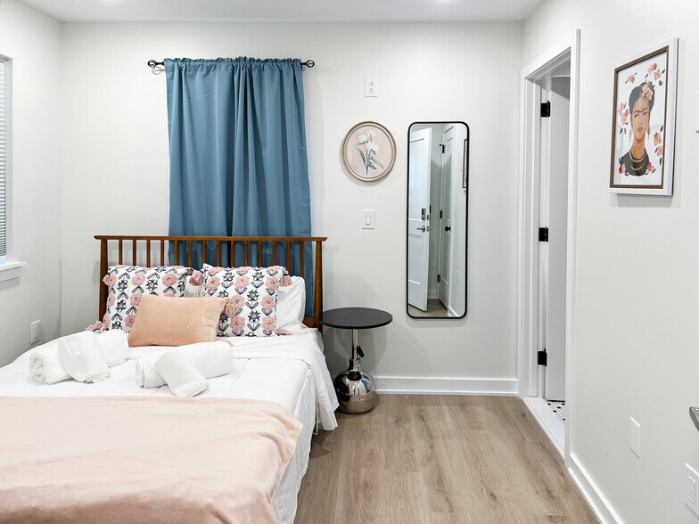Bedroom 301 - 3814 Hamilton St