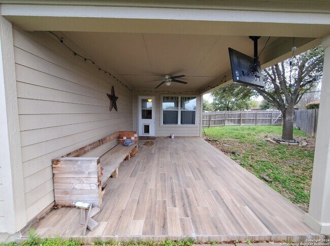 Building Photo - 555 Planters Pass