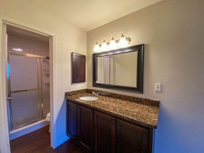 Building Photo - Adorable house on Large LOT 3 Bedroom 2 ba...