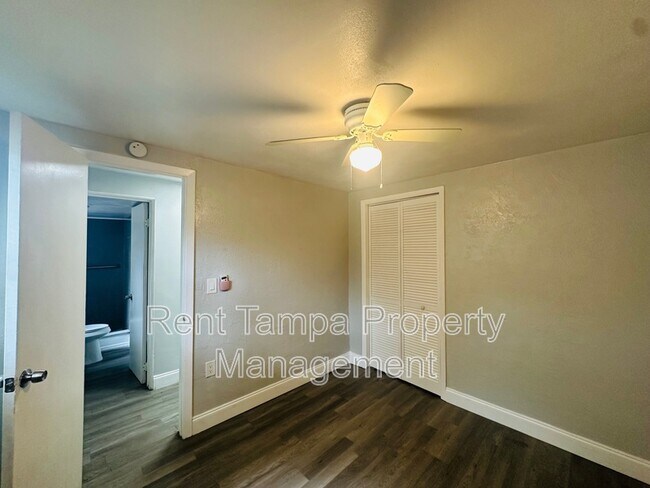 Building Photo - 1026 1/2 19th St S Apt A