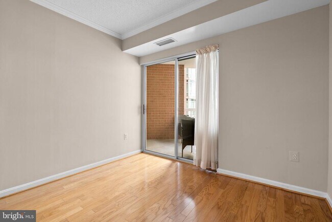 Building Photo - 3101 N Hampton Dr