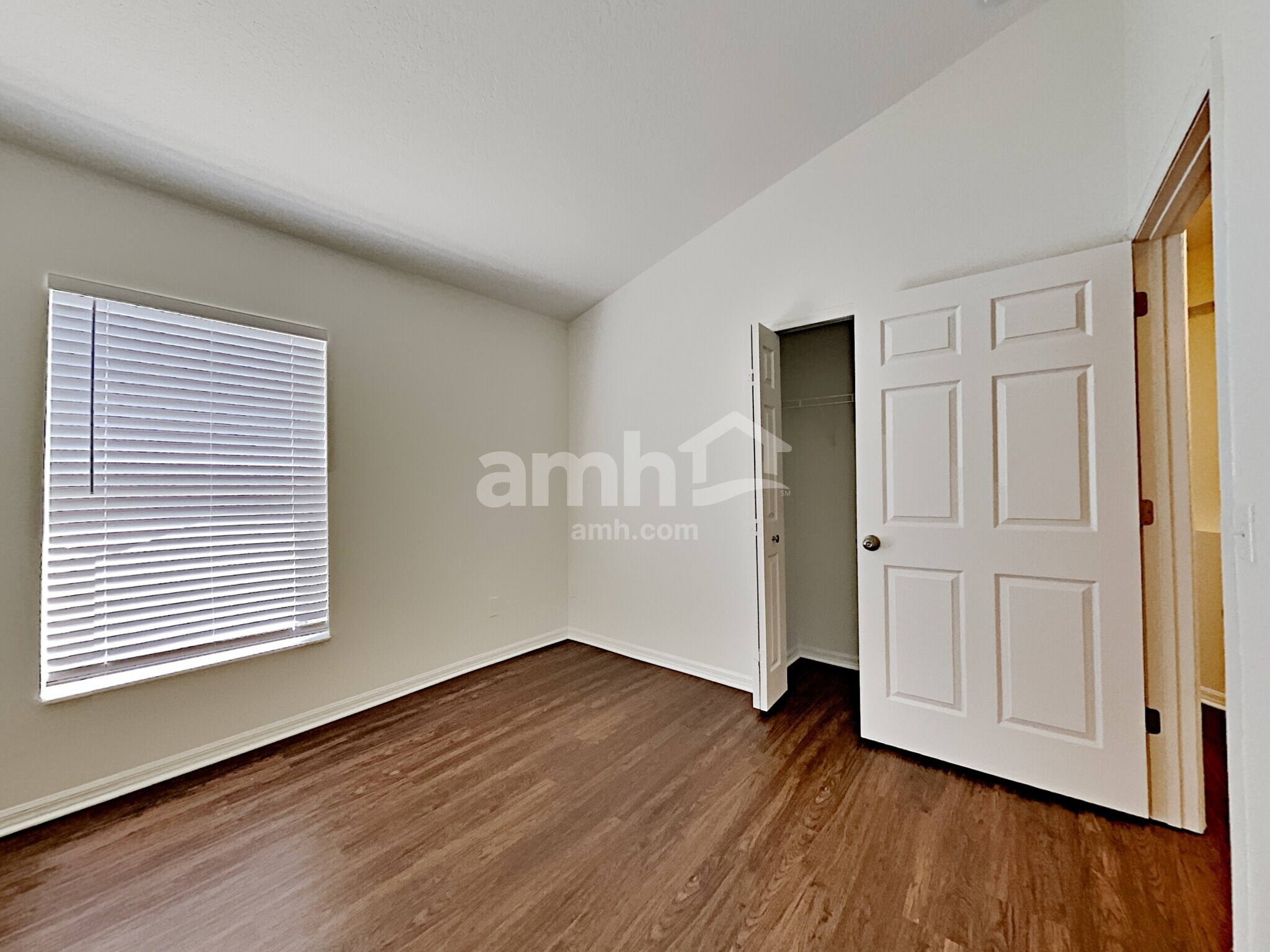 Building Photo - 992 Stanvoy St