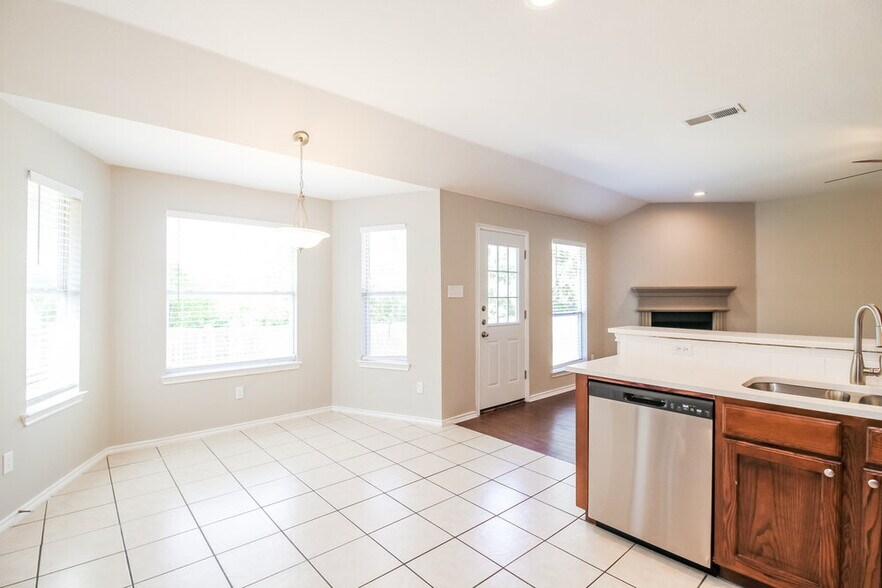 Building Photo - 3201 Anysa Ln