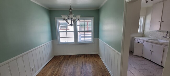 Dining room - 11683 Chandler Blvd