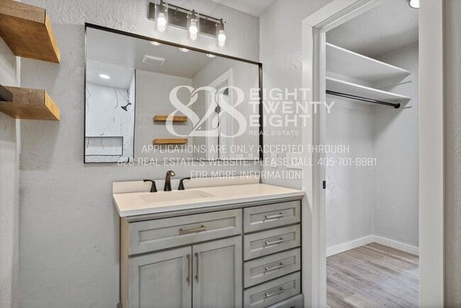 Building Photo - Beautiful 3 Bed/2 Bath Duplex Less Than 1 Mile from Campus!