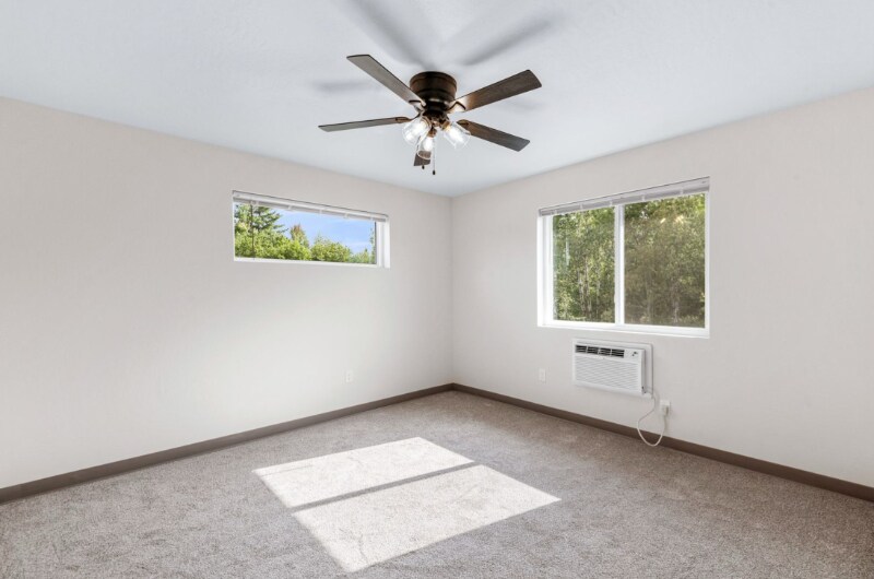 Building Photo - 352 Deschane Ave