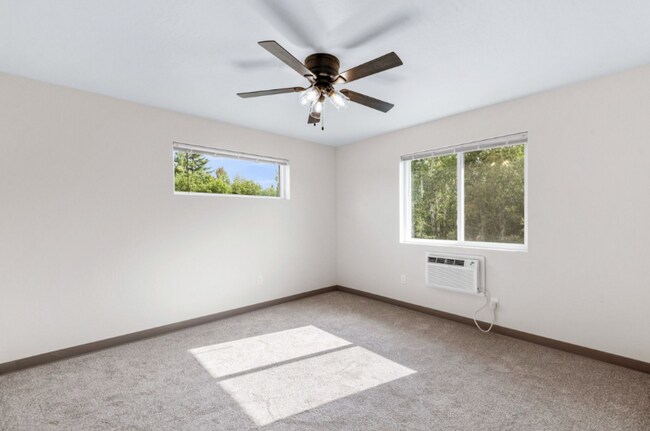 Building Photo - 352 Deschane Ave