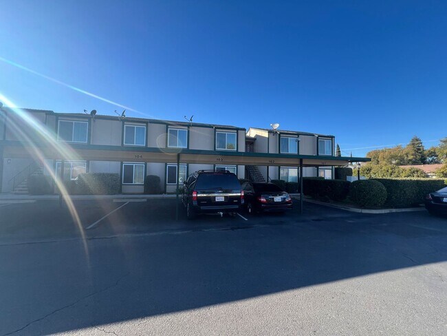 Building Photo - Two-bedroom upstairs apartment in Riverbank!