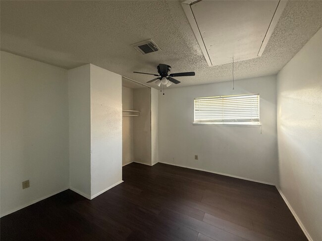 Building Photo - 8498 Dairy View Ln
