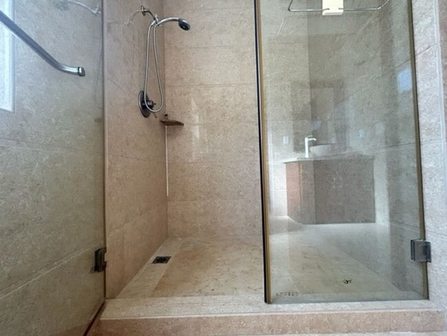 Building Photo - Like New Single Family Home in McCully!