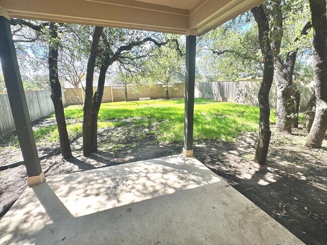 Building Photo - Stunning 4-Bedroom Home in the Desirable S...