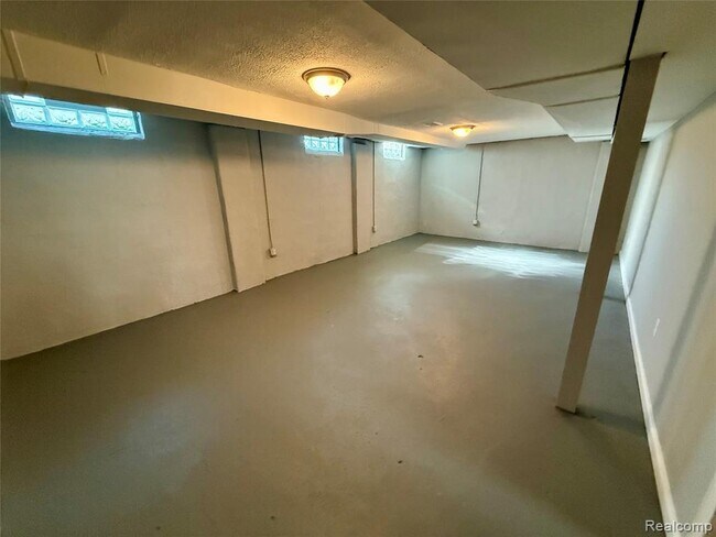 Building Photo - 1010 Larkmoor Blvd